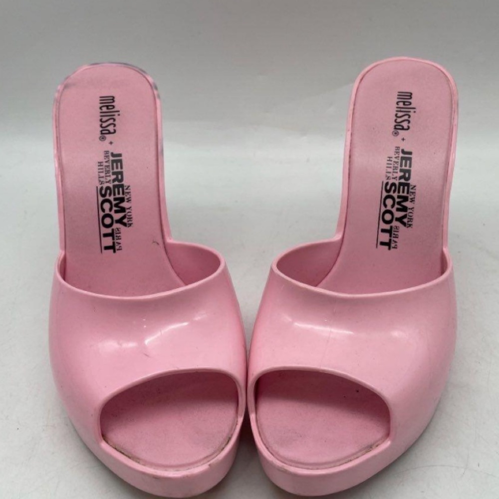 Jeremy Scott & Melissa Pink Inflatable/ Barbie Shoes. Coming soon.